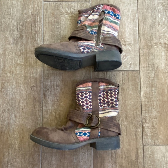 Roxy Faux Leather Cotton Ankle Boot - Picture 3 of 7